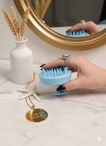سرشور سیلیکونی آبی روشن معرکه بیوتی باطراحی آرگونومیک برای لایه برداری وماساژ کف سر