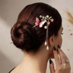 ​گیره مو کانزاشی طرح پروانه, سنجاق مو کانزاشی, کانزاشی آویزدار, اکسسوری مو مجلسی, کانزاشی سنتی ژاپنی, گیره مو پروانه, سنجاق مو مرواریدی, خرید کانزاشی فلزی, گیره مو شیک, معرکه بیوتی
