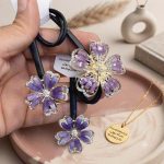 باندفر طرح گل ​انعطاف‌پذیری فوق‌العاده بالا و هسته داخلی مقاوم برای فیکس کردن انواع حجم مو بدون باز شدن