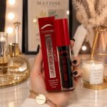 ژل ابرو مشکی ​پوشش‌دهی یکدست و طبیعی با رنگ مشکی جذاب برای پر کردن جاهای خالی و تیره کردن تارهای کم‌پشت ابرو