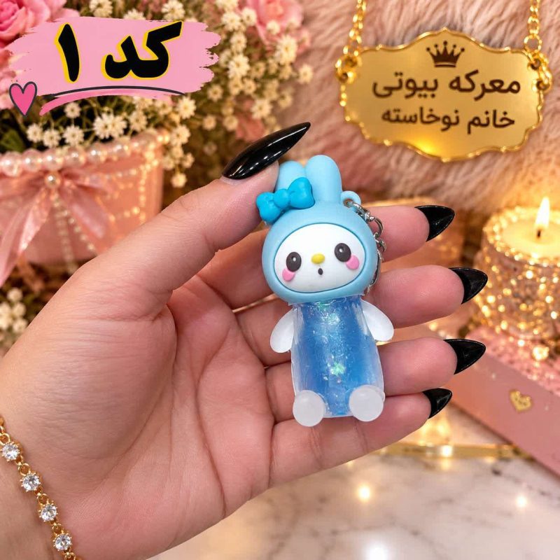 برق لب عروسکی کد 1 در دست خانم با ناخن مشکی